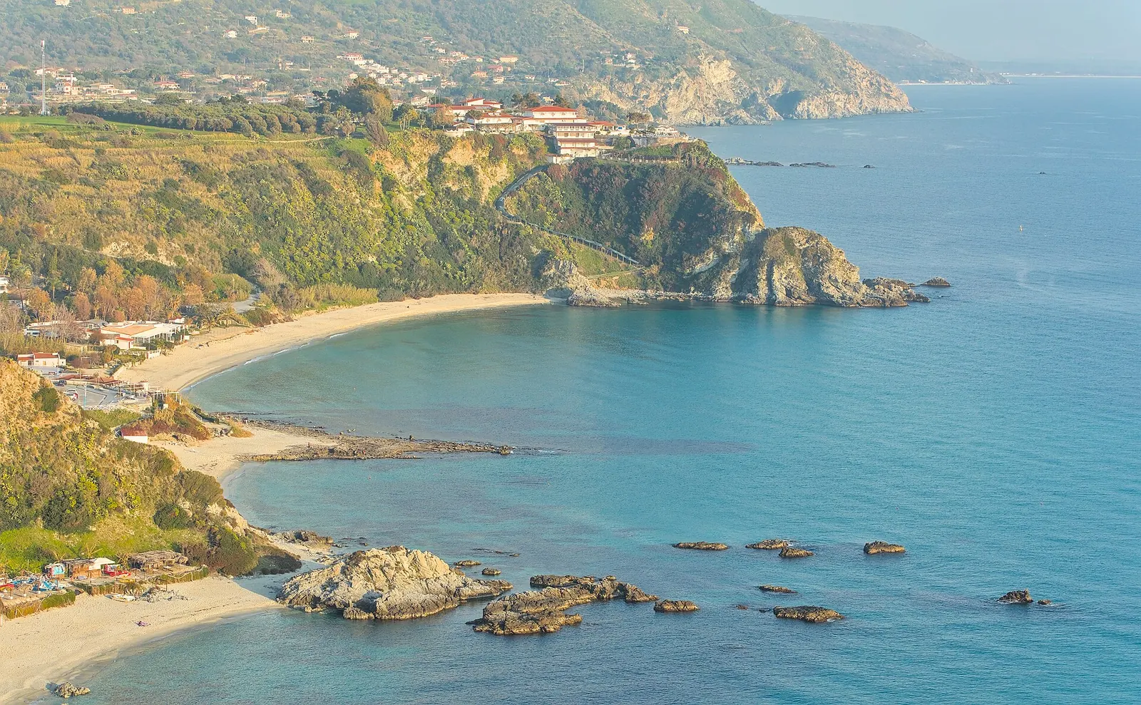 Spiaggia e acque turchesi di Capo Vaticano, Calabria